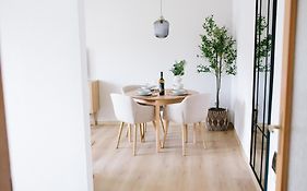 stay-a-while Apartment I Hannah I WLAN, kostenloser Parkplatz, Netflix